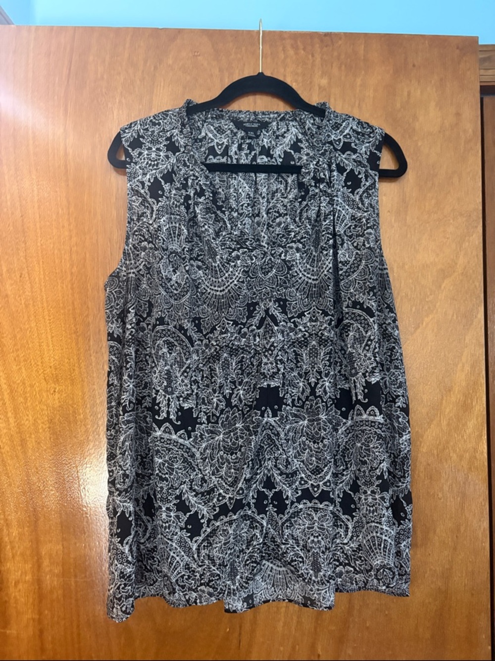 Sleeveless Black & White Paisley Print Women’s Top